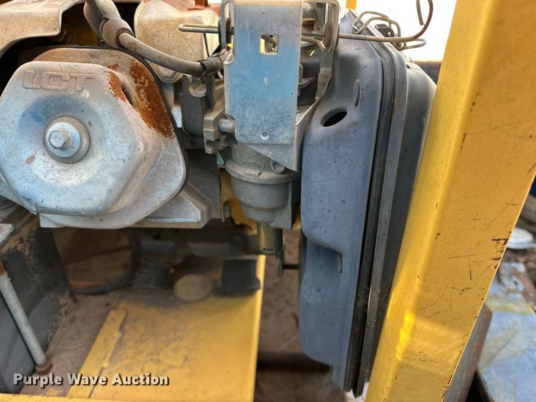 image for item DQ7718 2006 Chevrolet Silverado 2500HD Crew Cab flatbed pickup truck