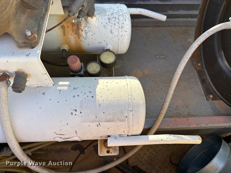 image for item DQ7718 2006 Chevrolet Silverado 2500HD Crew Cab flatbed pickup truck