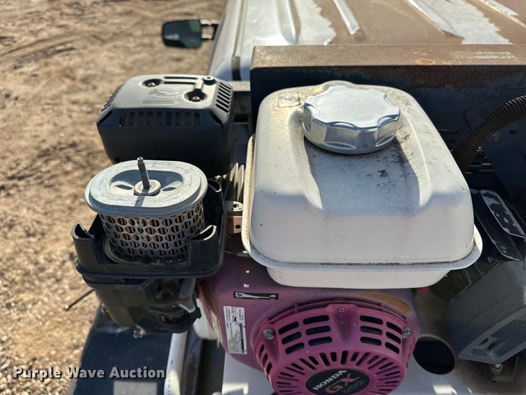 image for item DQ7718 2006 Chevrolet Silverado 2500HD Crew Cab flatbed pickup truck