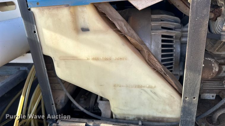 image for item DQ7718 2006 Chevrolet Silverado 2500HD Crew Cab flatbed pickup truck