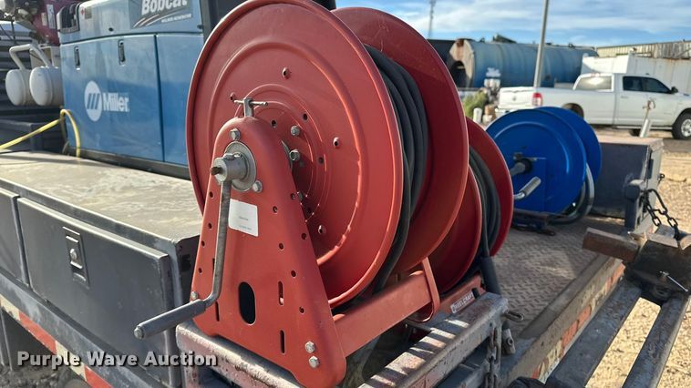 image for item DQ7718 2006 Chevrolet Silverado 2500HD Crew Cab flatbed pickup truck