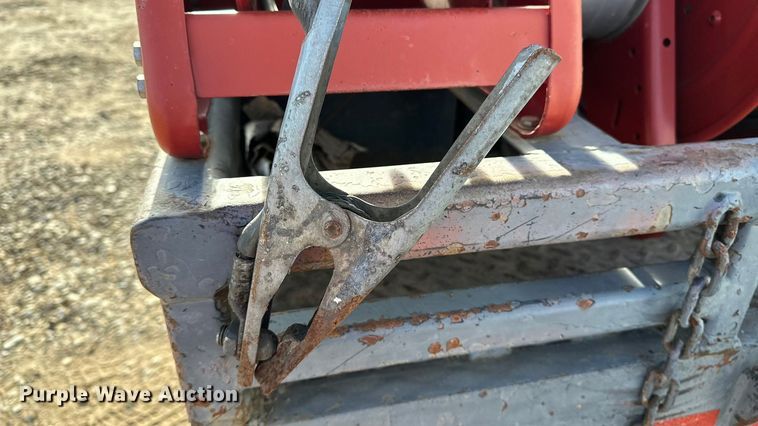 image for item DQ7718 2006 Chevrolet Silverado 2500HD Crew Cab flatbed pickup truck