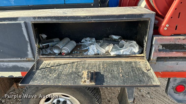 image for item DQ7718 2006 Chevrolet Silverado 2500HD Crew Cab flatbed pickup truck