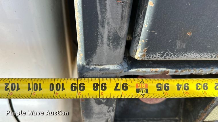 image for item DQ7718 2006 Chevrolet Silverado 2500HD Crew Cab flatbed pickup truck