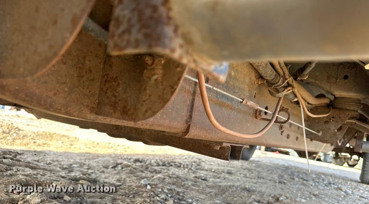 image for item DQ7718 2006 Chevrolet Silverado 2500HD Crew Cab flatbed pickup truck