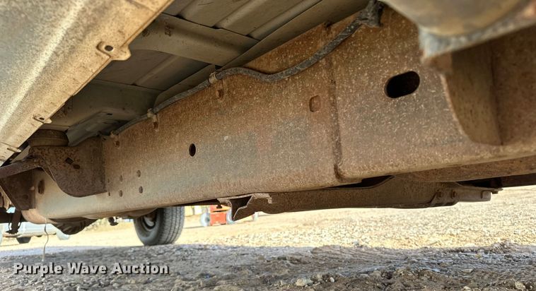 image for item DQ7718 2006 Chevrolet Silverado 2500HD Crew Cab flatbed pickup truck