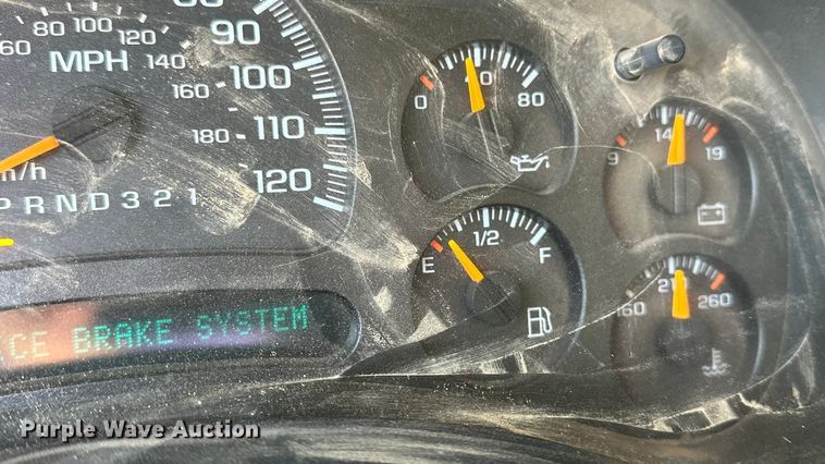 image for item DQ7718 2006 Chevrolet Silverado 2500HD Crew Cab flatbed pickup truck