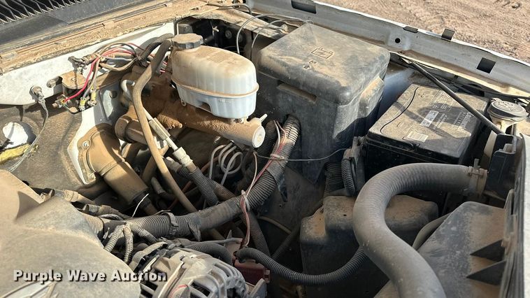 image for item DQ7718 2006 Chevrolet Silverado 2500HD Crew Cab flatbed pickup truck