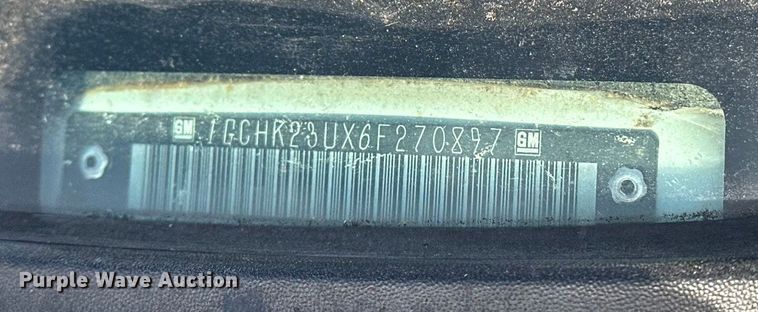 image for item DQ7718 2006 Chevrolet Silverado 2500HD Crew Cab flatbed pickup truck