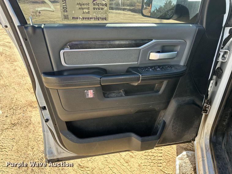 image for item DQ7722 2022 RAM 2500 Crew Cab pickup truck