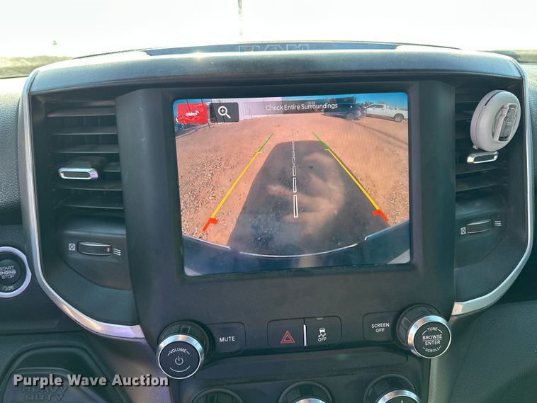 image for item DQ7722 2022 RAM 2500 Crew Cab pickup truck