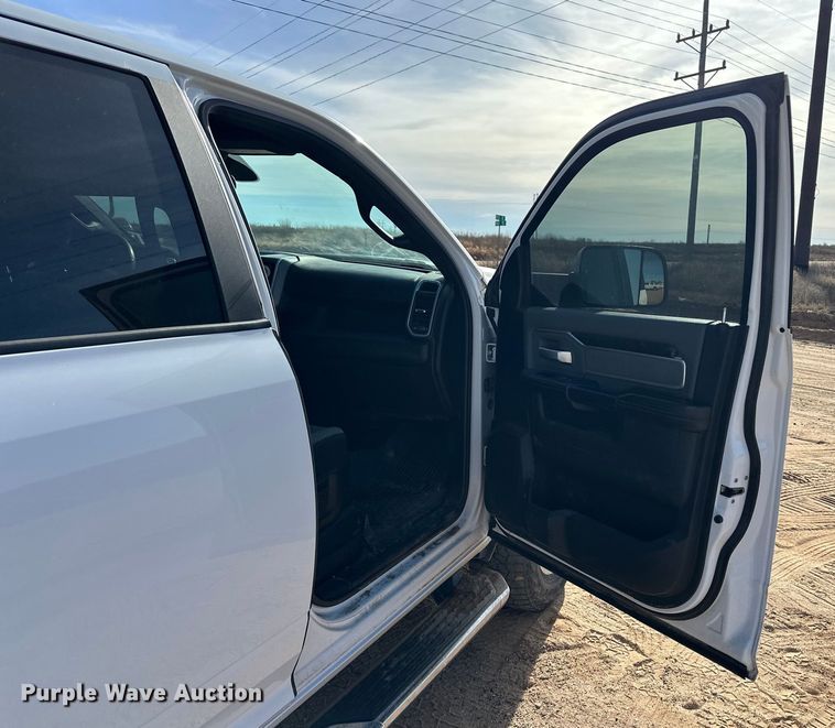 image for item DQ7722 2022 RAM 2500 Crew Cab pickup truck