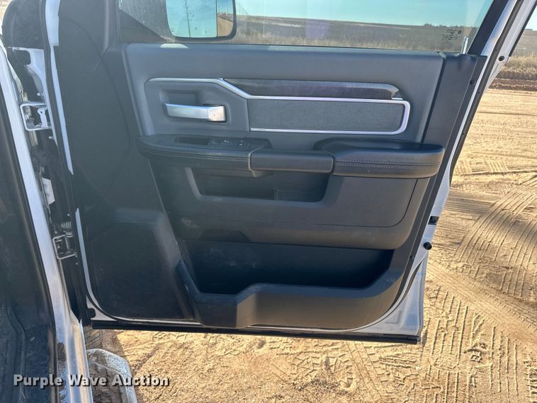 image for item DQ7722 2022 RAM 2500 Crew Cab pickup truck