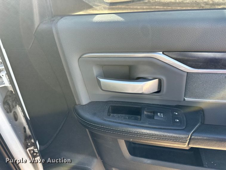 image for item DQ7722 2022 RAM 2500 Crew Cab pickup truck