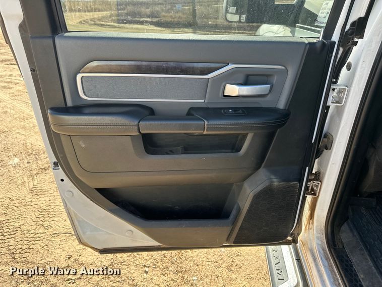 image for item DQ7722 2022 RAM 2500 Crew Cab pickup truck