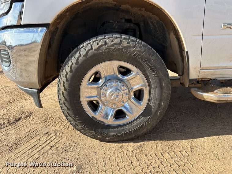 image for item DQ7722 2022 RAM 2500 Crew Cab pickup truck