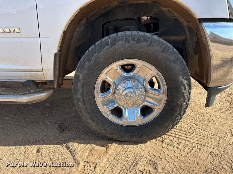 image for item DQ7722 2022 RAM 2500 Crew Cab pickup truck