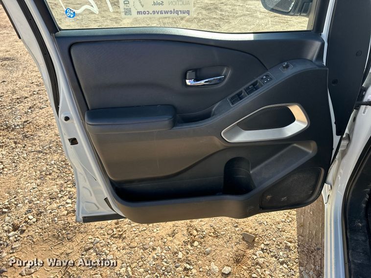 image for item DQ7726 2023 Nissan Frontier Crew Cab pickup truck