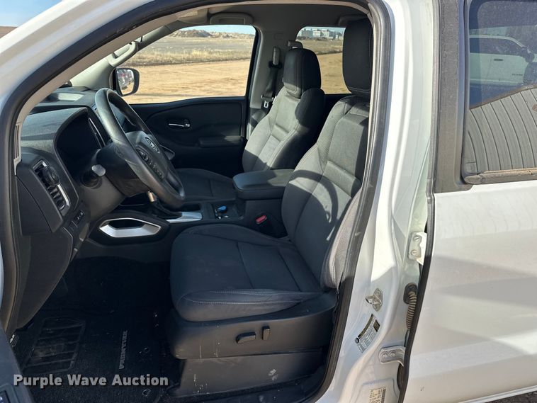 image for item DQ7726 2023 Nissan Frontier Crew Cab pickup truck