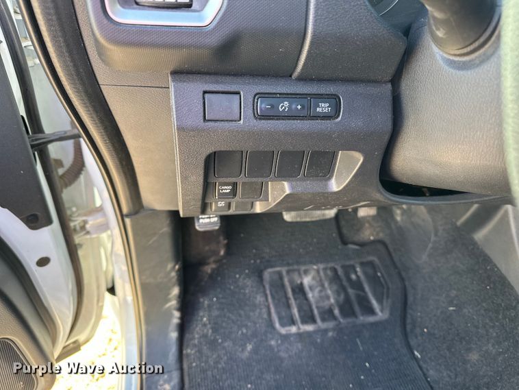 image for item DQ7726 2023 Nissan Frontier Crew Cab pickup truck