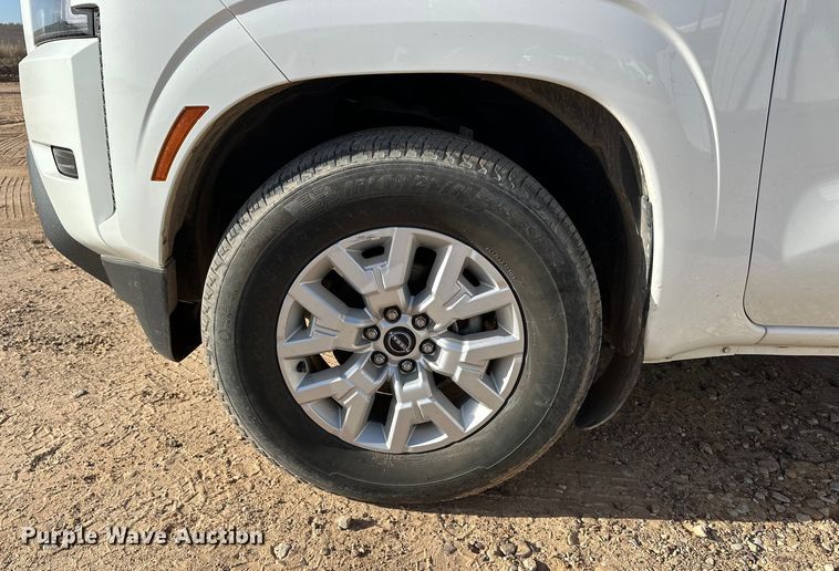 image for item DQ7726 2023 Nissan Frontier Crew Cab pickup truck