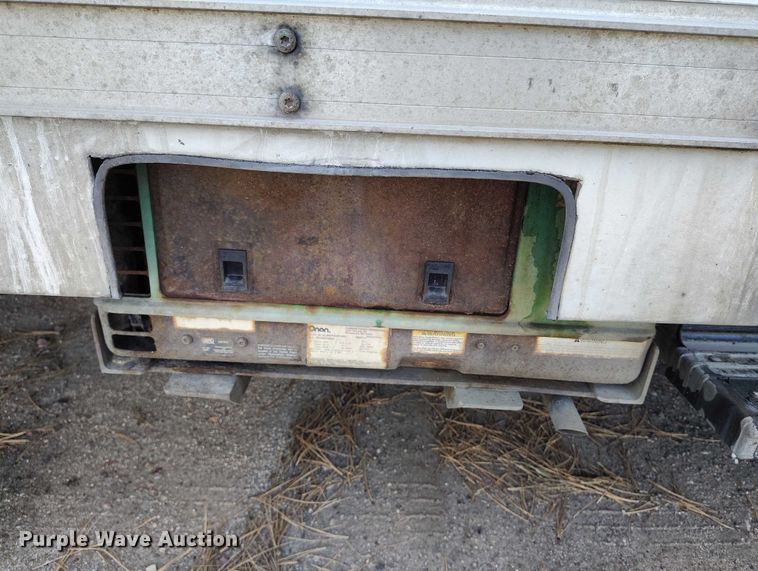 image for item DT0771 2000 GMC Savana 3500 box truck