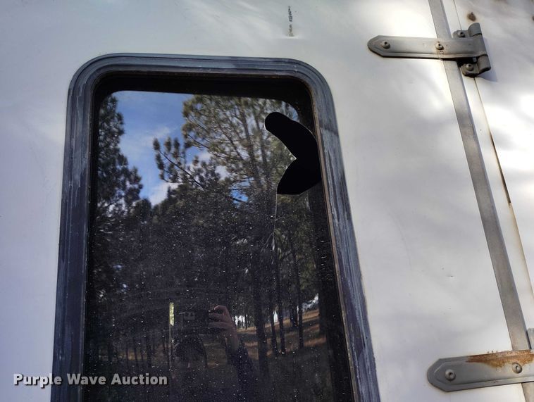 image for item DT0771 2000 GMC Savana 3500 box truck