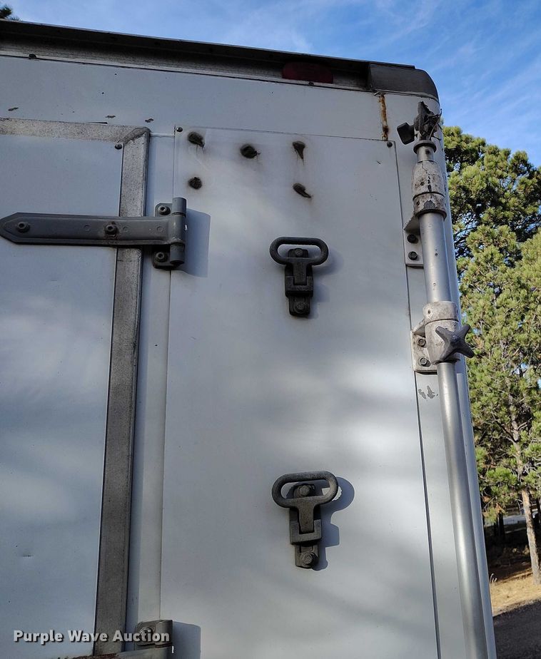 image for item DT0771 2000 GMC Savana 3500 box truck