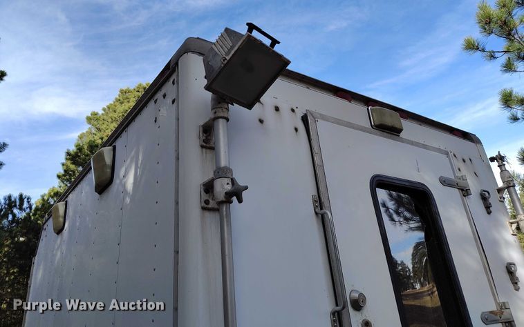 image for item DT0771 2000 GMC Savana 3500 box truck