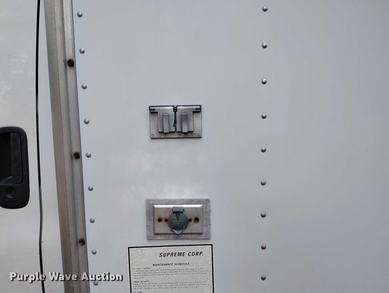 image for item DT0771 2000 GMC Savana 3500 box truck