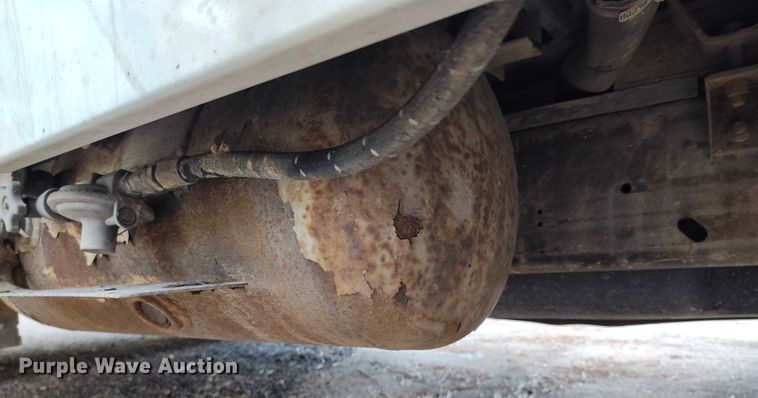 image for item DT0771 2000 GMC Savana 3500 box truck