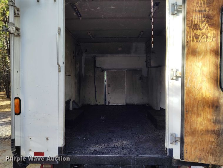 image for item DT0771 2000 GMC Savana 3500 box truck