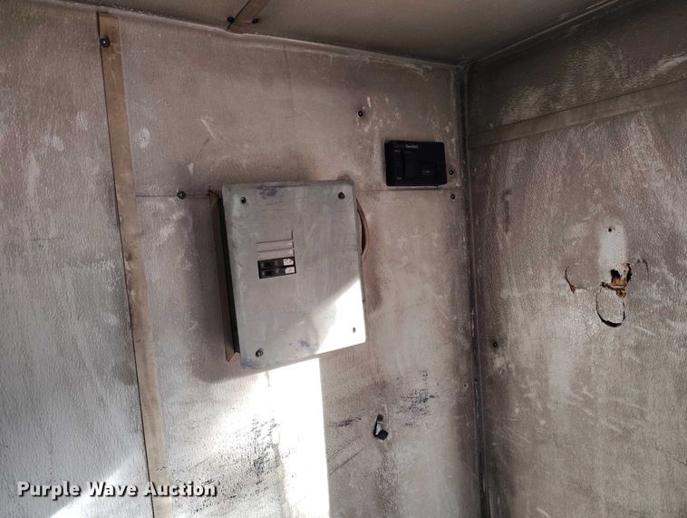 image for item DT0771 2000 GMC Savana 3500 box truck