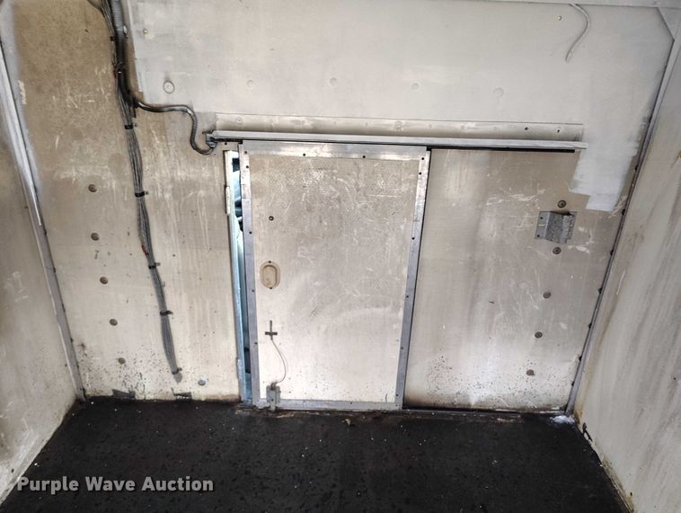 image for item DT0771 2000 GMC Savana 3500 box truck