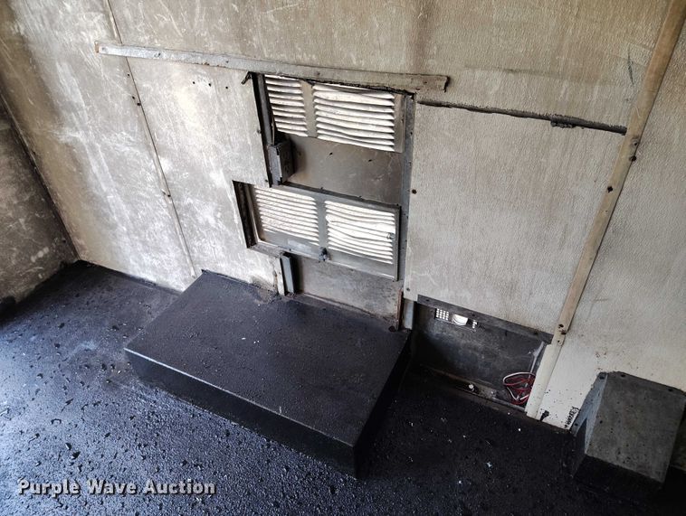 image for item DT0771 2000 GMC Savana 3500 box truck