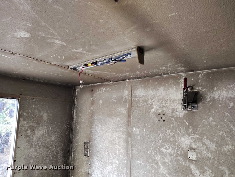 image for item DT0771 2000 GMC Savana 3500 box truck