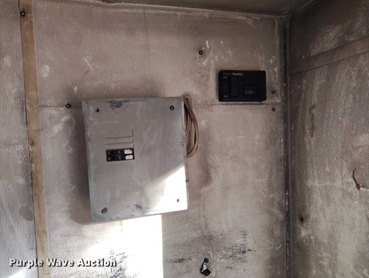 image for item DT0771 2000 GMC Savana 3500 box truck