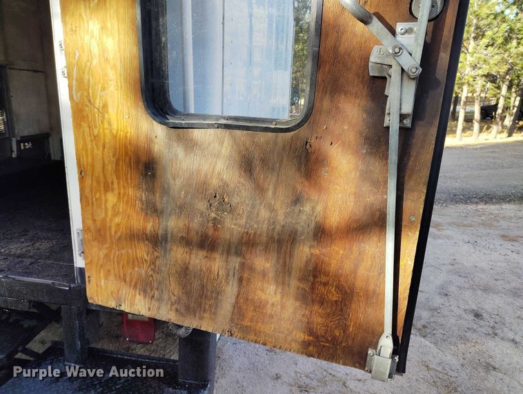 image for item DT0771 2000 GMC Savana 3500 box truck