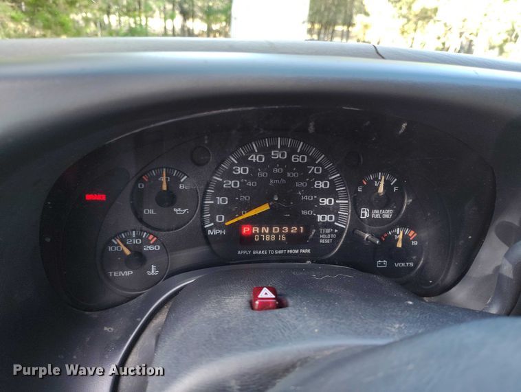 image for item DT0771 2000 GMC Savana 3500 box truck