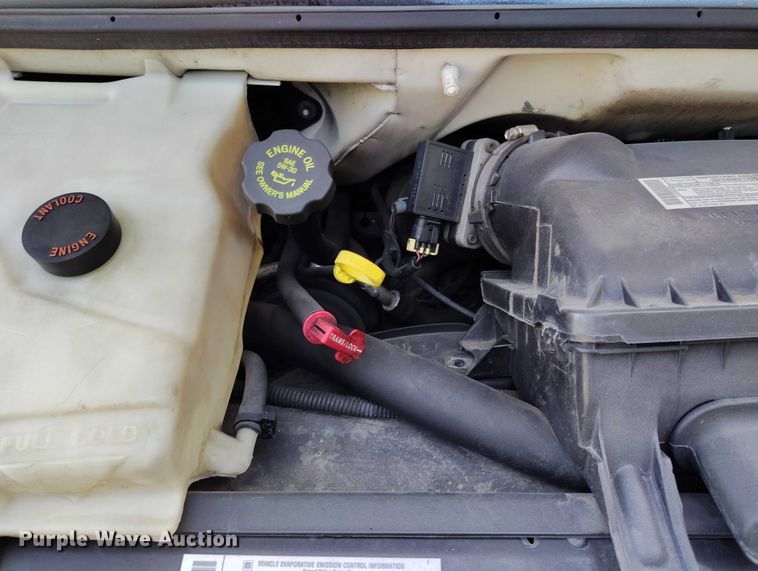 image for item DT0771 2000 GMC Savana 3500 box truck