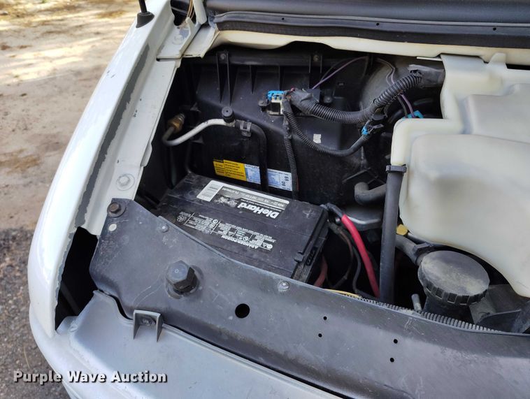 image for item DT0771 2000 GMC Savana 3500 box truck