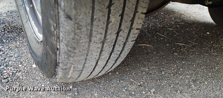 image for item DT0771 2000 GMC Savana 3500 box truck