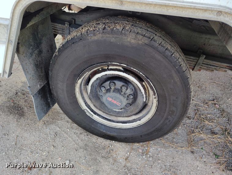 image for item DT0771 2000 GMC Savana 3500 box truck