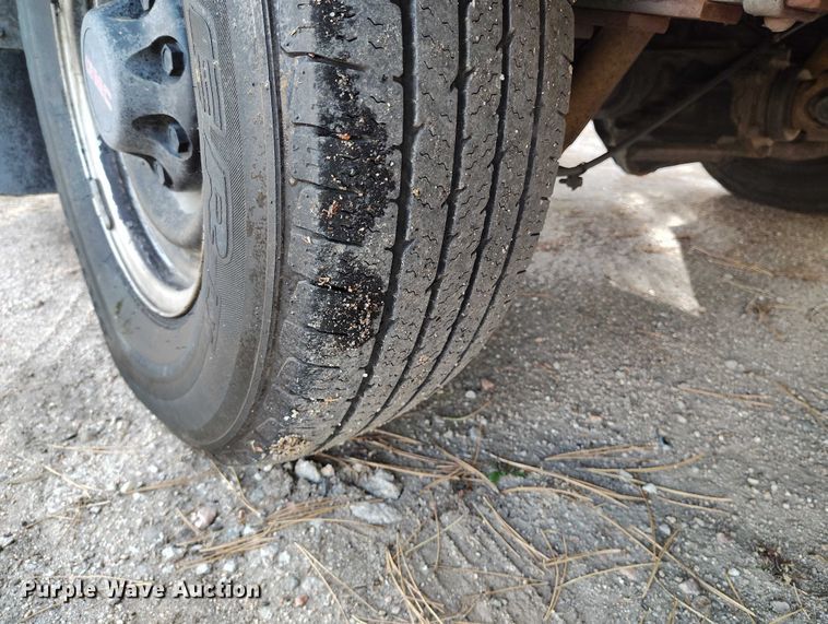 image for item DT0771 2000 GMC Savana 3500 box truck