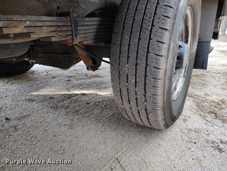 image for item DT0771 2000 GMC Savana 3500 box truck