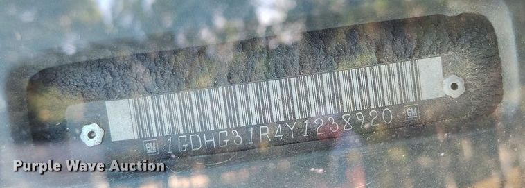 image for item DT0771 2000 GMC Savana 3500 box truck