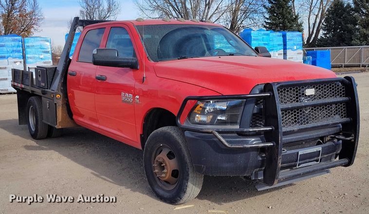 image for item DT0772 2014 RAM 3500 Crew Cab flatbed pickup truck