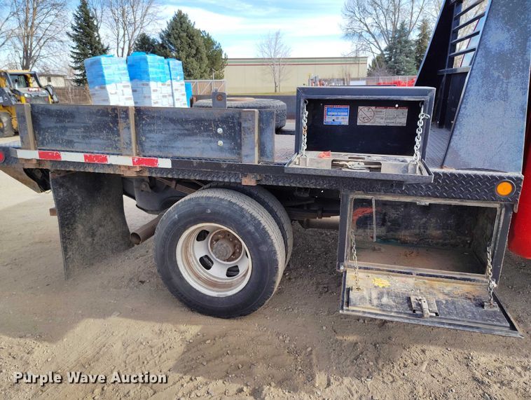 image for item DT0772 2014 RAM 3500 Crew Cab flatbed pickup truck