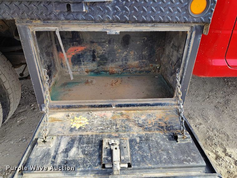 image for item DT0772 2014 RAM 3500 Crew Cab flatbed pickup truck