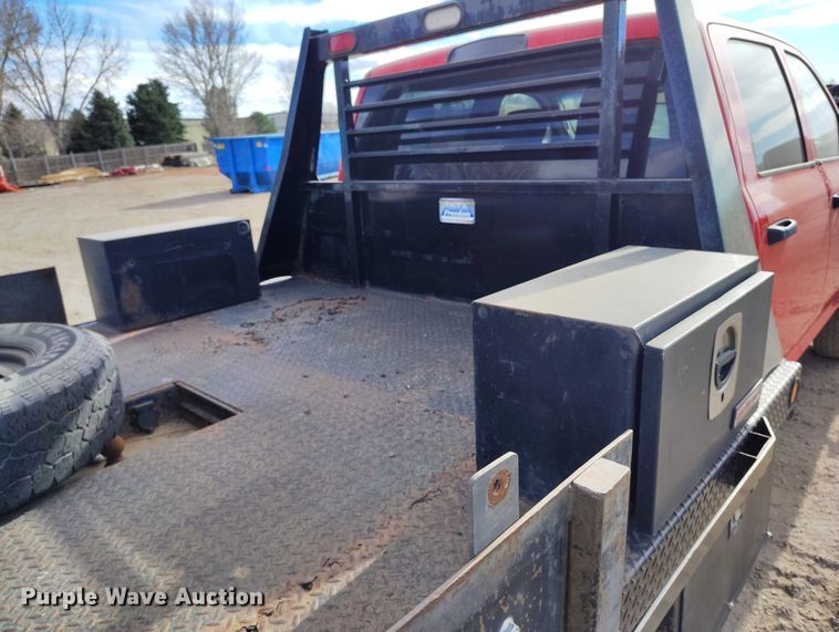 image for item DT0772 2014 RAM 3500 Crew Cab flatbed pickup truck